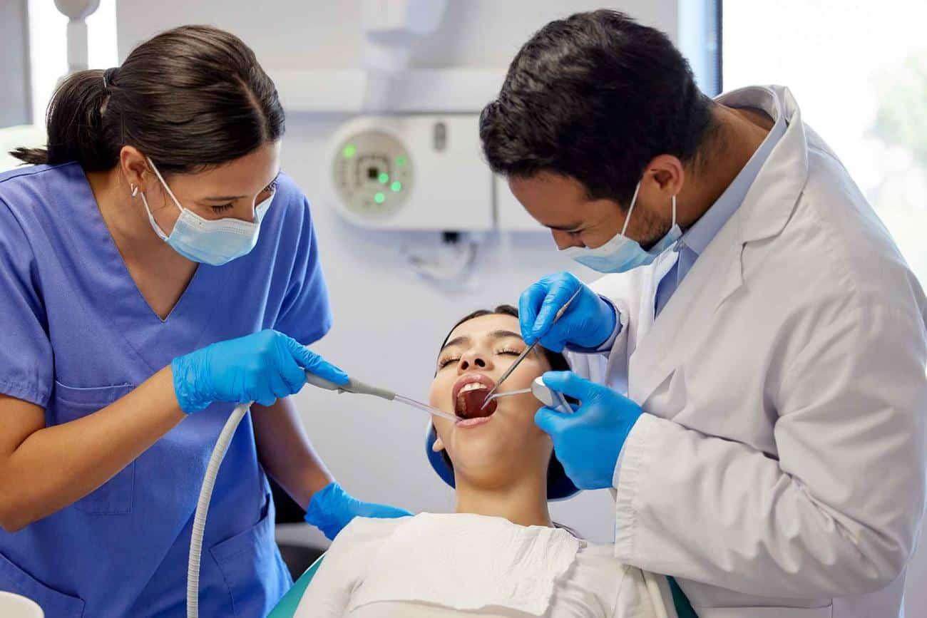 Comment se reconvertir pour devenir dentiste ? Le guide complet